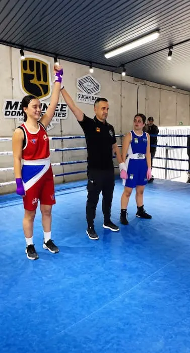 Instrucciones en la esquina durante la velada de boxeo en Jaén